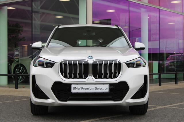 BMW X1 xDrive25e M Sport Automaat / Sportstoelen / Comfort Access / Achteruitrijcamera / Adaptieve LED / M Adaptief onderstel
