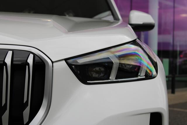 BMW X1 xDrive25e M Sport Automaat / Sportstoelen / Comfort Access / Achteruitrijcamera / Adaptieve LED / M Adaptief onderstel