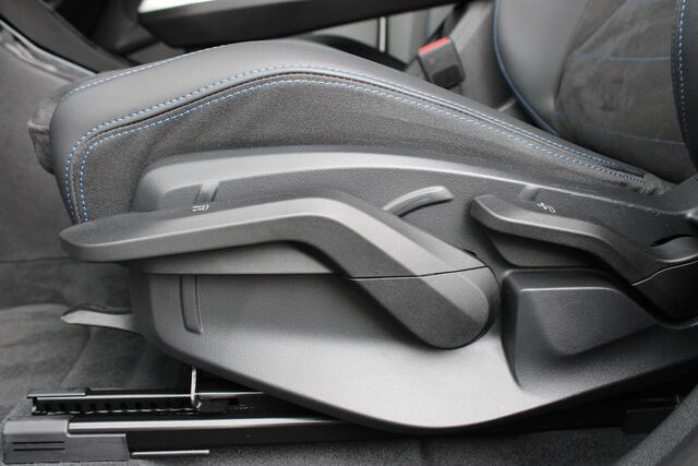 BMW X1 xDrive25e M Sport Automaat / Sportstoelen / Comfort Access / Achteruitrijcamera / Adaptieve LED / M Adaptief onderstel