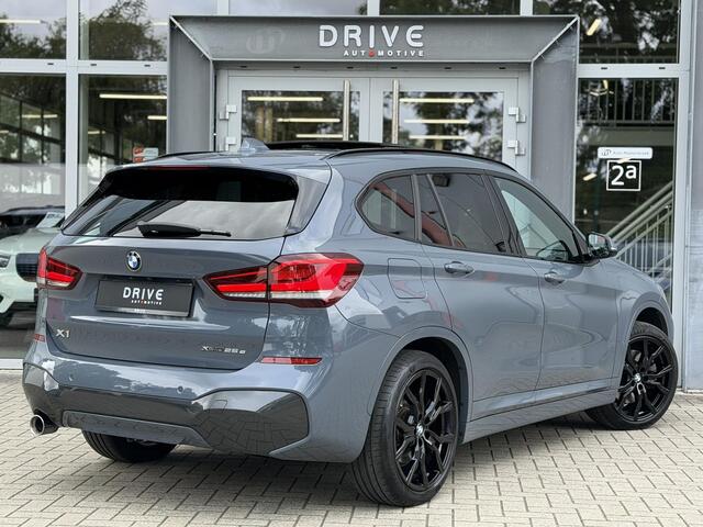 BMW X1 xDrive25e High Ex. M-Sport |Pano|ACC|HUD|Memory|Cam|Trekhaak|Sfeer|19"