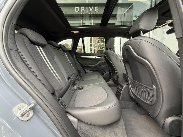 BMW X1 xDrive25e High Ex. M-Sport |Pano|ACC|HUD|Memory|Cam|Trekhaak|Sfeer|19"
