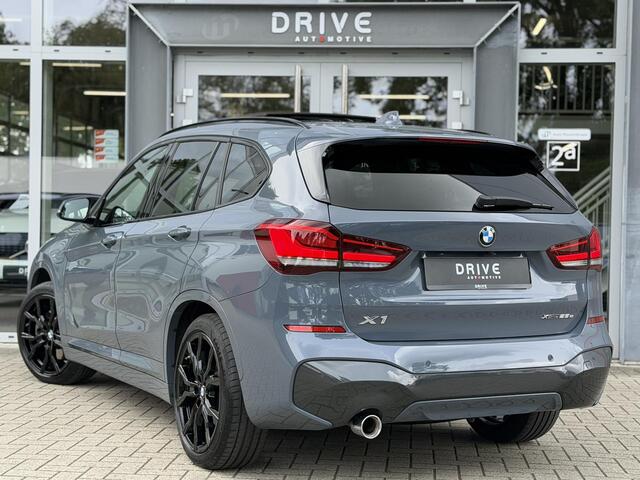 BMW X1 xDrive25e High Ex. M-Sport |Pano|ACC|HUD|Memory|Cam|Trekhaak|Sfeer|19"