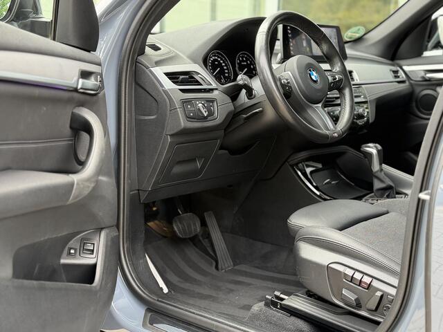 BMW X1 xDrive25e High Ex. M-Sport |Pano|ACC|HUD|Memory|Cam|Trekhaak|Sfeer|19"
