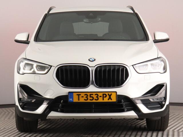 BMW X1 sDrive18i Executive Edition (Trekhaak / Camera / Elek. Achterklep / Stoelverw. / Navi / Sfeerverlichting)