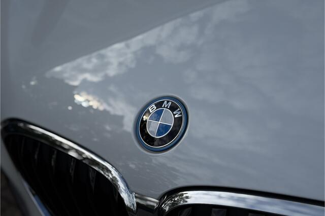 BMW X1 xDrive25e | Panodak | Sportleder | Head-Up | Trekhaak | Adaptive Cruise | Camera