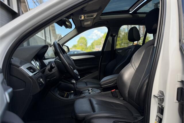 BMW X1 xDrive25e | Panodak | Sportleder | Head-Up | Trekhaak | Adaptive Cruise | Camera