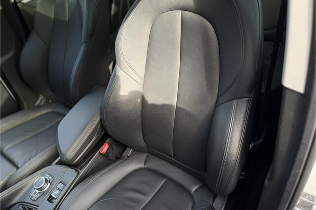 BMW X1 xDrive25e | Panodak | Sportleder | Head-Up | Trekhaak | Adaptive Cruise | Camera