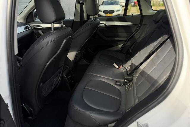 BMW X1 xDrive25e | Panodak | Sportleder | Head-Up | Trekhaak | Adaptive Cruise | Camera