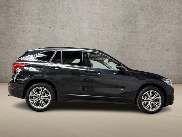 BMW X1 sDrive20i High Executive 192Pk Automaat (GROOT NAVI, CLIMATE, MEMORY SEATS, HEAD-UP DISPLAY, LEDER, STOELVERWARMING, SPORTSTOELEN, GETINT GLAS, CRUISE, NIEUWSTAAT)