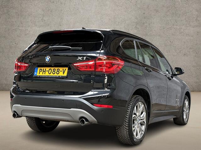 BMW X1 sDrive20i High Executive 192Pk Automaat (GROOT NAVI, CLIMATE, MEMORY SEATS, HEAD-UP DISPLAY, LEDER, STOELVERWARMING, SPORTSTOELEN, GETINT GLAS, CRUISE, NIEUWSTAAT)