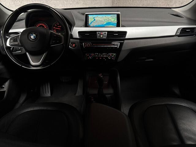 BMW X1 sDrive20i High Executive 192Pk Automaat (GROOT NAVI, CLIMATE, MEMORY SEATS, HEAD-UP DISPLAY, LEDER, STOELVERWARMING, SPORTSTOELEN, GETINT GLAS, CRUISE, NIEUWSTAAT)