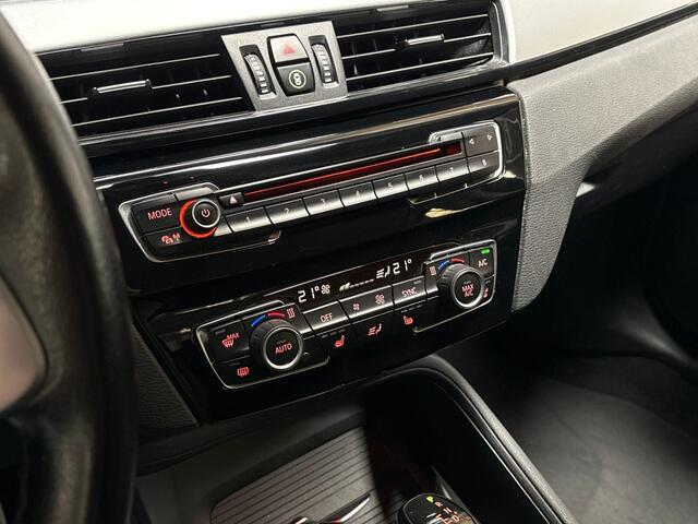 BMW X1 sDrive20i High Executive 192Pk Automaat (GROOT NAVI, CLIMATE, MEMORY SEATS, HEAD-UP DISPLAY, LEDER, STOELVERWARMING, SPORTSTOELEN, GETINT GLAS, CRUISE, NIEUWSTAAT)