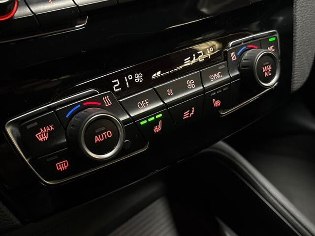 BMW X1 sDrive20i High Executive 192Pk Automaat (GROOT NAVI, CLIMATE, MEMORY SEATS, HEAD-UP DISPLAY, LEDER, STOELVERWARMING, SPORTSTOELEN, GETINT GLAS, CRUISE, NIEUWSTAAT)