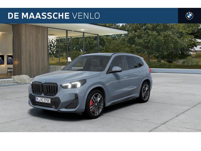 BMW X1 xDrive25e M Sport Automaat / Panoramadak / Trekhaak / Sportstoelen / Adaptieve LED / Comfort Access / Head-Up / Parking Assistant Plus / Stuurverwarming