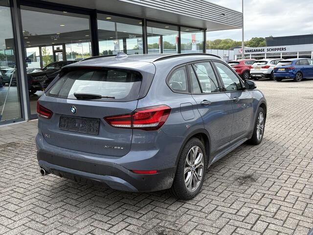 BMW X1 xDrive25e Sport Line | PHEV | Trekhaak | Head-Up | Elek. achterklep | Camera | Winterset |