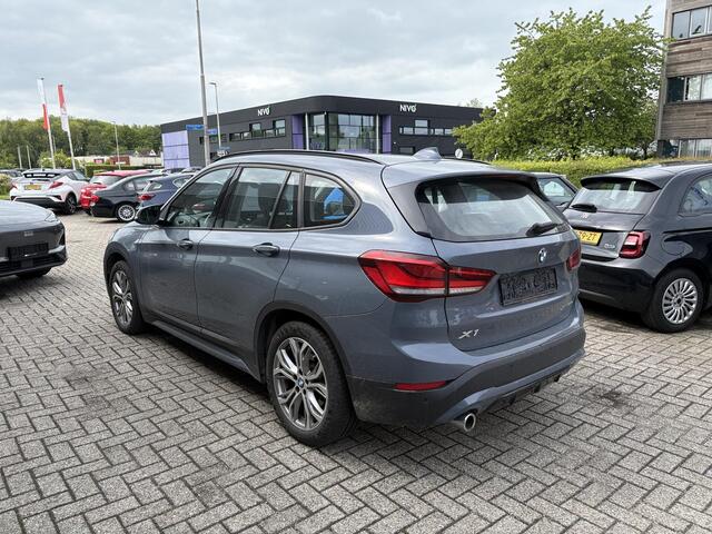 BMW X1 xDrive25e Sport Line | PHEV | Trekhaak | Head-Up | Elek. achterklep | Camera | Winterset |