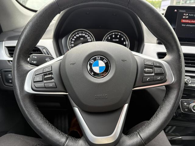 BMW X1 xDrive25e Sport Line | PHEV | Trekhaak | Head-Up | Elek. achterklep | Camera | Winterset |
