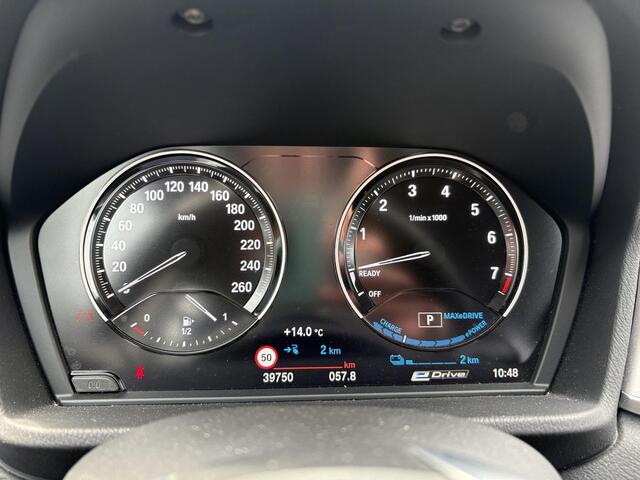 BMW X1 xDrive25e Sport Line | PHEV | Trekhaak | Head-Up | Elek. achterklep | Camera | Winterset |