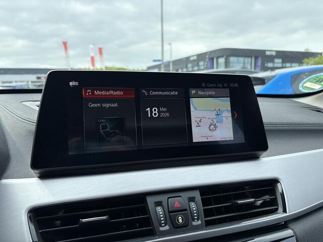 BMW X1 xDrive25e Sport Line | PHEV | Trekhaak | Head-Up | Elek. achterklep | Camera | Winterset |