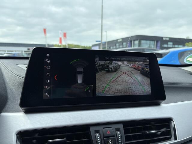 BMW X1 xDrive25e Sport Line | PHEV | Trekhaak | Head-Up | Elek. achterklep | Camera | Winterset |