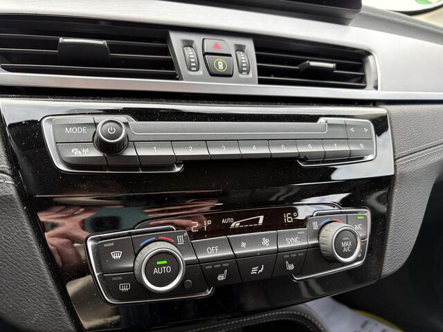 BMW X1 xDrive25e Sport Line | PHEV | Trekhaak | Head-Up | Elek. achterklep | Camera | Winterset |