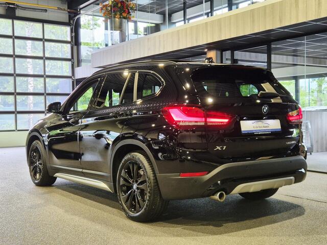 BMW X1 xDrive25e High Executive Sport Line Panorama | Camera | Trekhaak | Volleder | Carplay