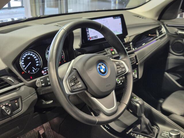 BMW X1 xDrive25e High Executive Sport Line Panorama | Camera | Trekhaak | Volleder | Carplay