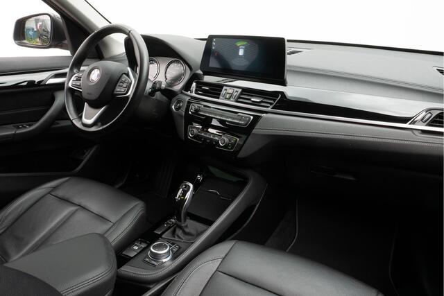 BMW X1 sDrive20i Business Edition Plus Leer/ Stoelverwarming/ Head up/ Full led/ Dab/ Cruise control/ Elektr. achterklep/ Navigatie