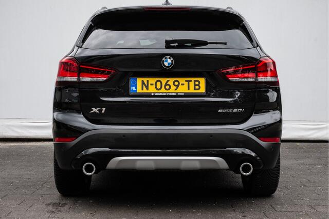 BMW X1 sDrive20i Business Edition Plus Leer/ Stoelverwarming/ Head up/ Full led/ Dab/ Cruise control/ Elektr. achterklep/ Navigatie