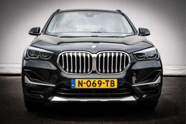 BMW X1 sDrive20i Business Edition Plus Leer/ Stoelverwarming/ Head up/ Full led/ Dab/ Cruise control/ Elektr. achterklep/ Navigatie