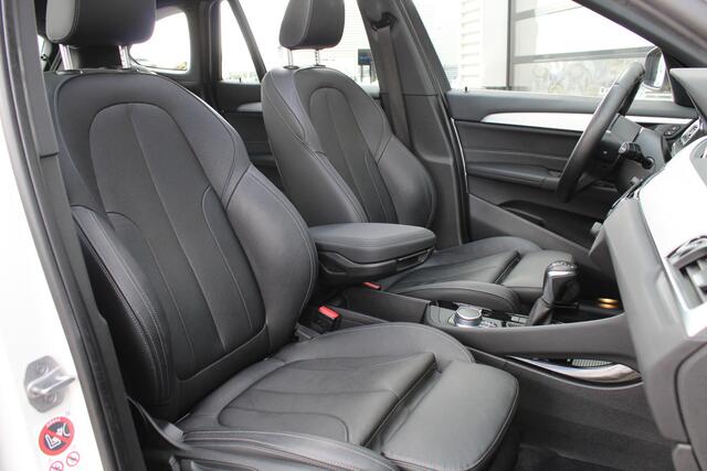 BMW X1 sDrive20i Centennial High Executive / M sport / Panoramadak / N.A.P.