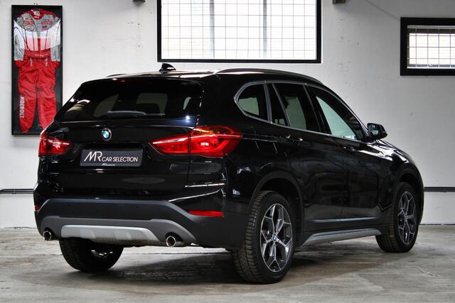 BMW X1 sDrive20i Orange Edition II | X-Line | Panoramadak | Head-Up | 18 inch | NL auto | 2e eigenaar |