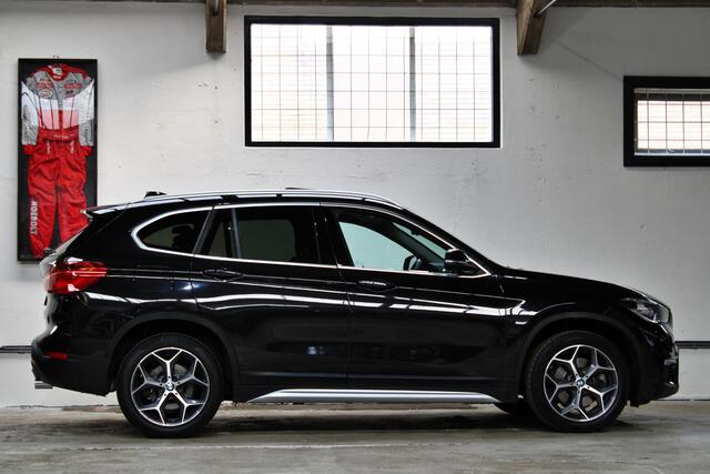 BMW X1 sDrive20i Orange Edition II | X-Line | Panoramadak | Head-Up | 18 inch | NL auto | 2e eigenaar |