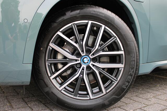 BMW X1 xDrive25e M Sport Automaat / Sportstoelen / Comfort Access / Achteruitrijcamera / Adaptieve LED / M Adaptief onderstel