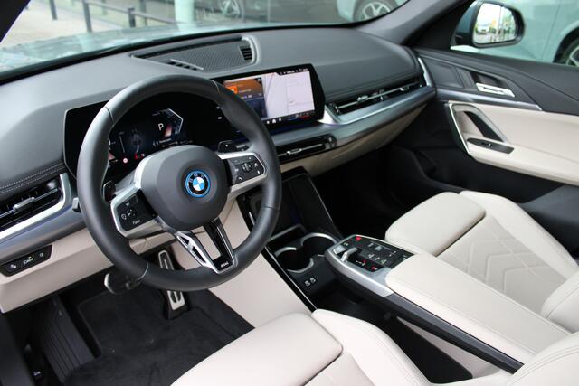 BMW X1 xDrive25e M Sport Automaat / Sportstoelen / Comfort Access / Achteruitrijcamera / Adaptieve LED / M Adaptief onderstel