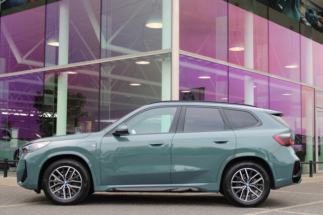 BMW X1 xDrive25e M Sport Automaat / Sportstoelen / Comfort Access / Achteruitrijcamera / Adaptieve LED / M Adaptief onderstel