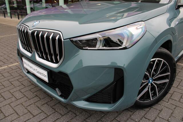 BMW X1 xDrive25e M Sport Automaat / Sportstoelen / Comfort Access / Achteruitrijcamera / Adaptieve LED / M Adaptief onderstel