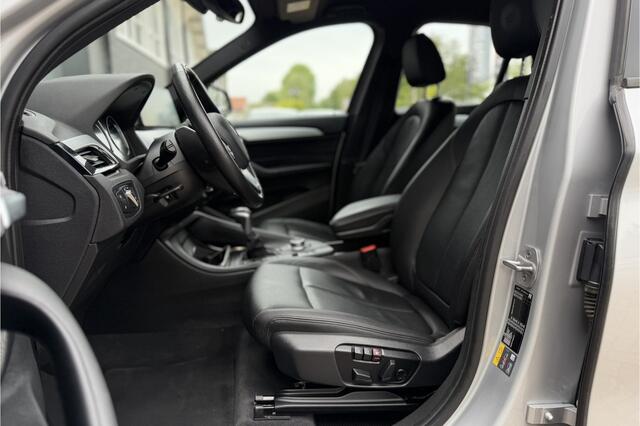 BMW X1 xDrive25e | Leder | Harman Kardon | Head-Up | Memory | Adaptive Cruise | Stoel + Stuurverwarming