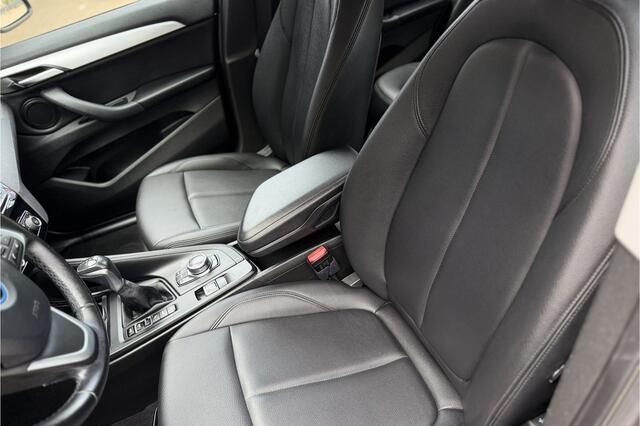 BMW X1 xDrive25e | Head-Up | Trekhaak | Leder | Camera | Elektrische Klep