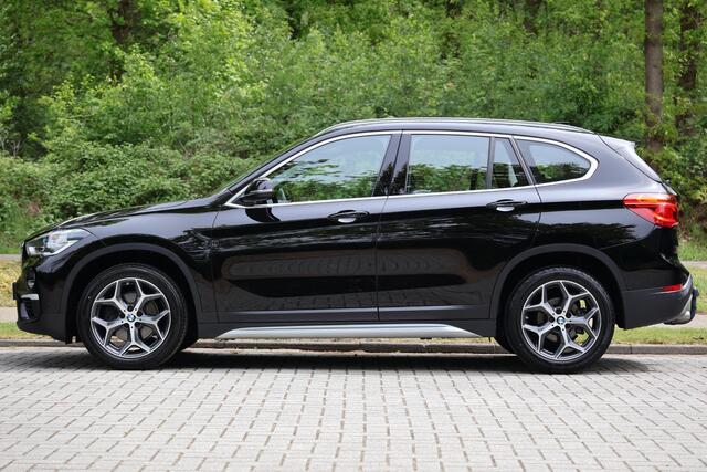 BMW X1 sDrive18i X-Line | Navi | LED | Clima | Stoelverwarming | Sportstoelen | Achteruitrijcamera | Etc.