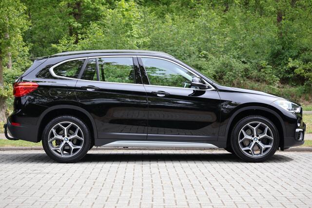 BMW X1 sDrive18i X-Line | Navi | LED | Clima | Stoelverwarming | Sportstoelen | Achteruitrijcamera | Etc.