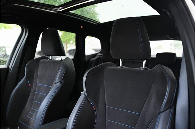 BMW X1 xDrive25e M Sport Automaat / Panoramadak / Trekhaak / Sportstoelen / M Adaptief onderstel / Comfort Access / Adaptieve LED / Parking Assistant Plus / Head-Up