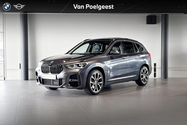 BMW X1 sDrive20i Business Edition Plus | M Sport | Glazen Panoramadak | Stoelverwarming | Achteruitrijcamera | Head-Up Display |