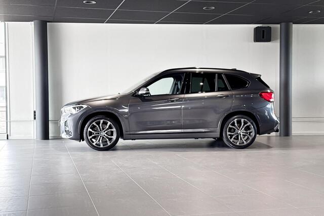 BMW X1 sDrive20i Business Edition Plus | M Sport | Glazen Panoramadak | Stoelverwarming | Achteruitrijcamera | Head-Up Display |