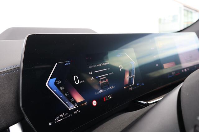 BMW X1 xDrive30e | Sport Pakket Pro | Pano Dak | M-Sportstoelen | Harman Kardon | Driving Assistant Professional | 20'' LM | Elektr. Verstelbare Voorstoelen | Head-Up |