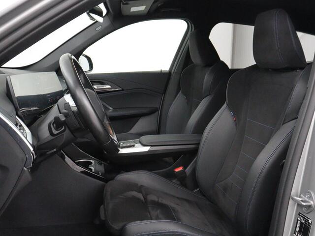 BMW X1 xDrive25e M Sport | SOH 93% | Head-Up | 360 Camera | Stoelverwarming | Trekhaak | Adaptive cruise | Leder/Alcantara | Keyless | Carplay | Side Assist | Adaptief LED | Sportstoelen | PHEV | Plug In