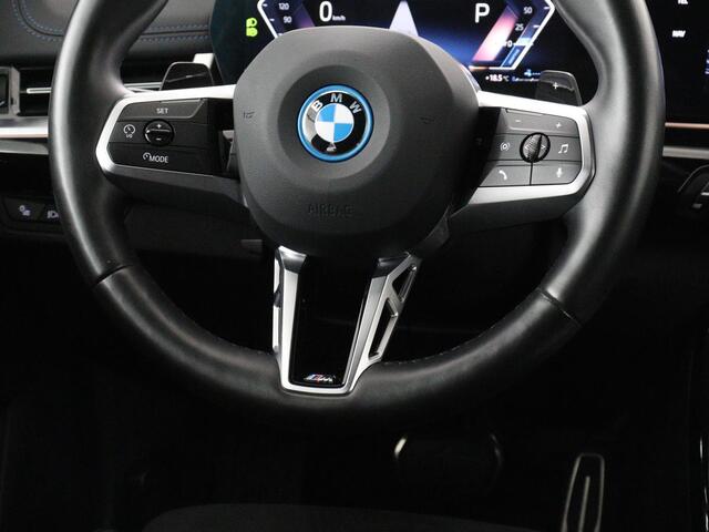 BMW X1 xDrive25e M Sport | SOH 93% | Head-Up | 360 Camera | Stoelverwarming | Trekhaak | Adaptive cruise | Leder/Alcantara | Keyless | Carplay | Side Assist | Adaptief LED | Sportstoelen | PHEV | Plug In