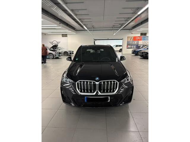 BMW X1 xDrive25e M Sport Premium pakket Harman-Kardon Panoramadak Trekhaak Adaptieve Cruise Control Keyless Entry Stuurwielverwarming Rij tot 92 KM volledig elektrisch (WLTP)!