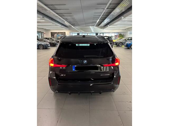 BMW X1 xDrive25e M Sport Premium pakket Harman-Kardon Panoramadak Trekhaak Adaptieve Cruise Control Keyless Entry Stuurwielverwarming Rij tot 92 KM volledig elektrisch (WLTP)!
