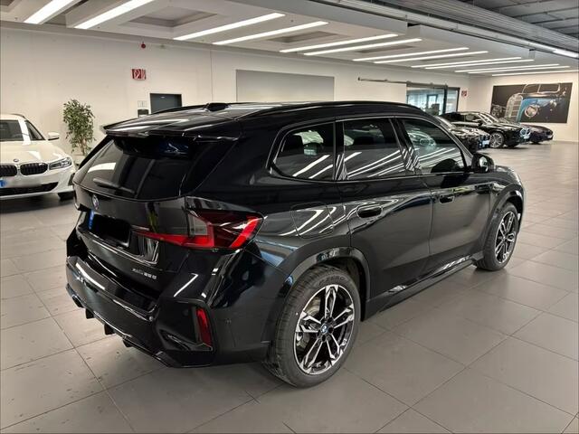 BMW X1 xDrive25e M Sport Premium pakket Harman-Kardon Panoramadak Trekhaak Adaptieve Cruise Control Keyless Entry Stuurwielverwarming Rij tot 92 KM volledig elektrisch (WLTP)!